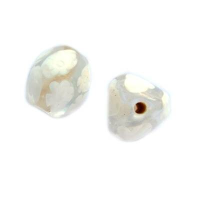 -40% bead triangular 15x15 with flowers (India) white - b280-322