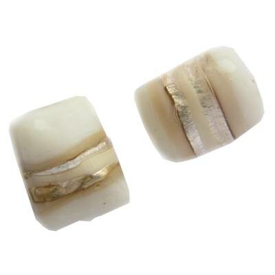 -40% pērle neregulāra 15mm balta ar sudrabu (Indija)